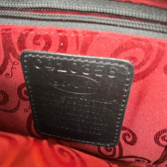 Black leather Brighton shoulder bag with red lining and silver hardware - Picture 2 of 3